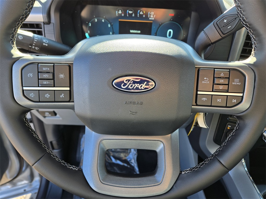 Vehicle image 11 of 16