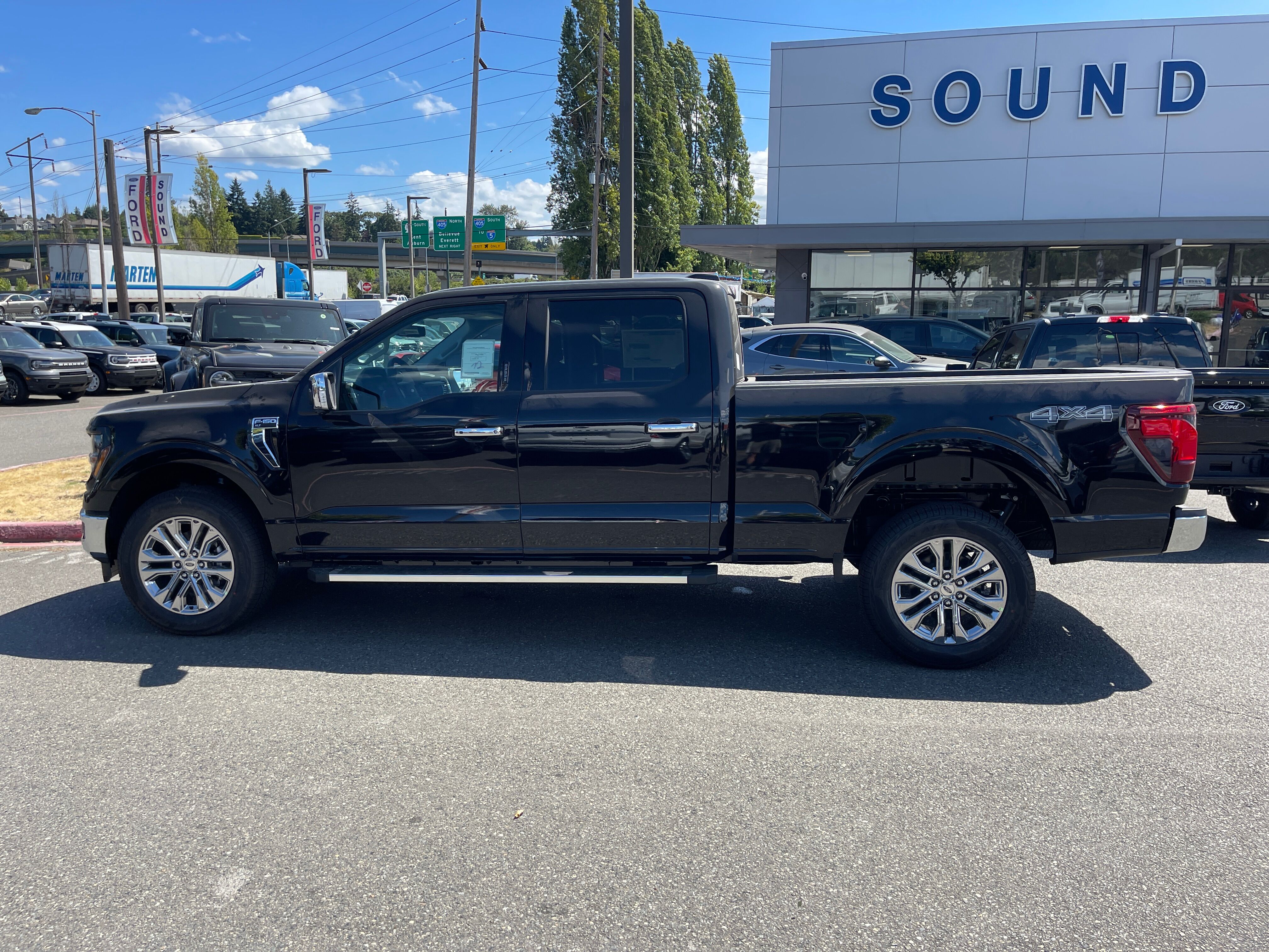Vehicle image 8 of 10