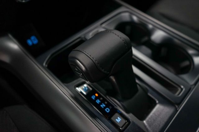 Vehicle image 23 of 30