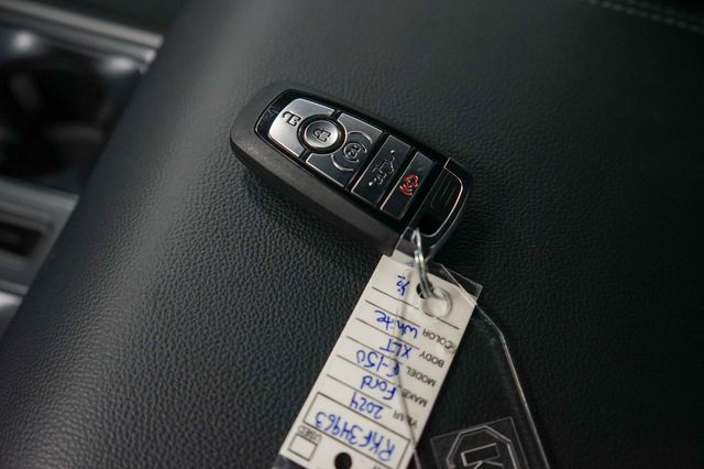 Vehicle image 24 of 30