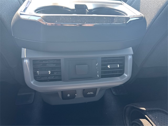 Vehicle image 27 of 31