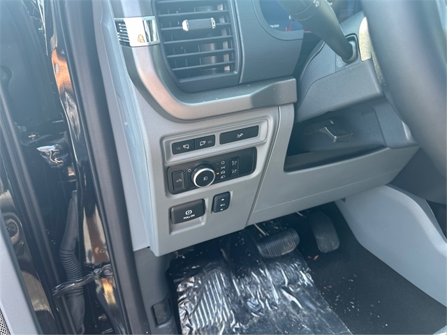 Vehicle image 29 of 31