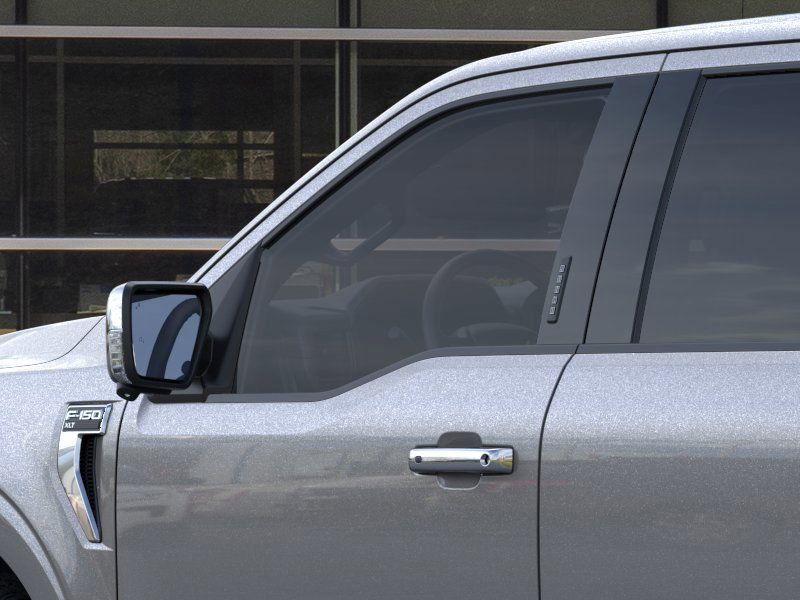 Vehicle image 21 of 23