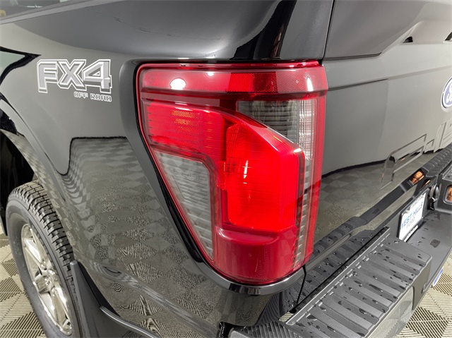 Vehicle image 21 of 23