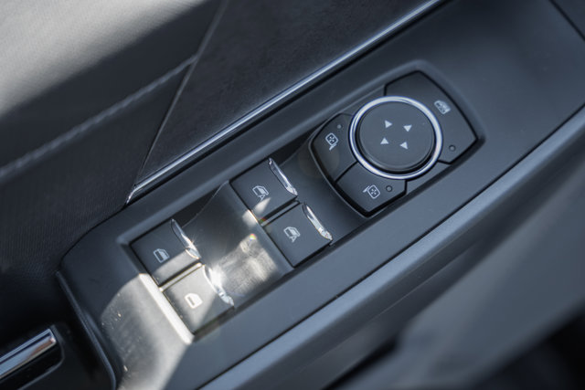 Vehicle image 23 of 45