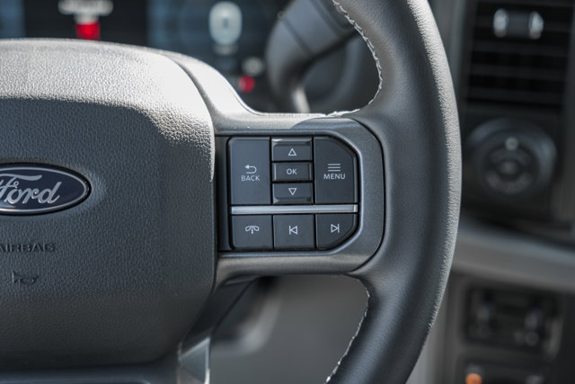Vehicle image 33 of 45