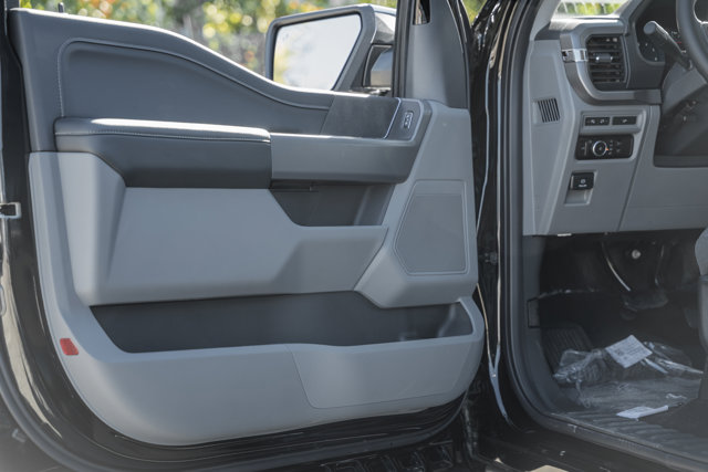 Vehicle image 31 of 45