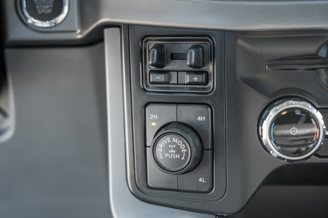 Vehicle image 41 of 45