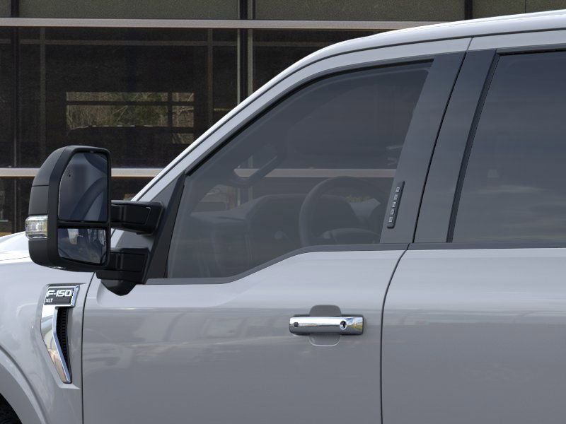Vehicle image 21 of 23
