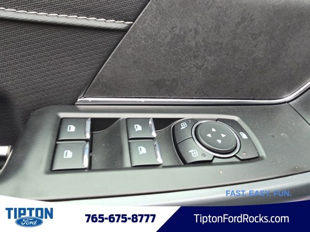 Vehicle image 28 of 43