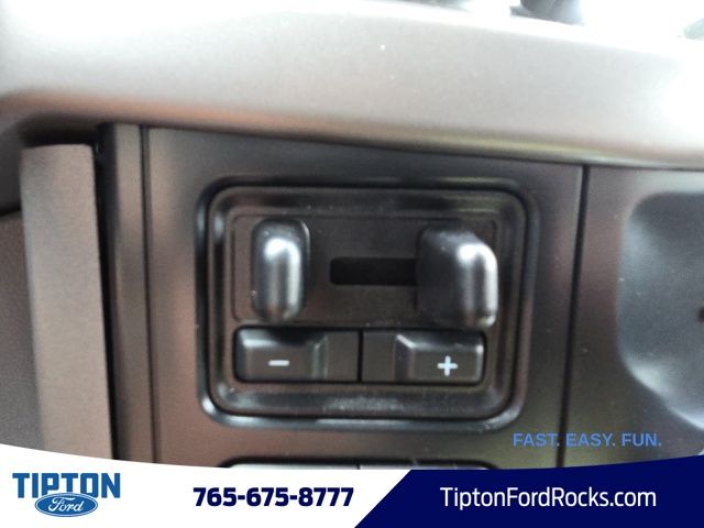 Vehicle image 41 of 43