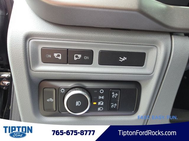 Vehicle image 40 of 43