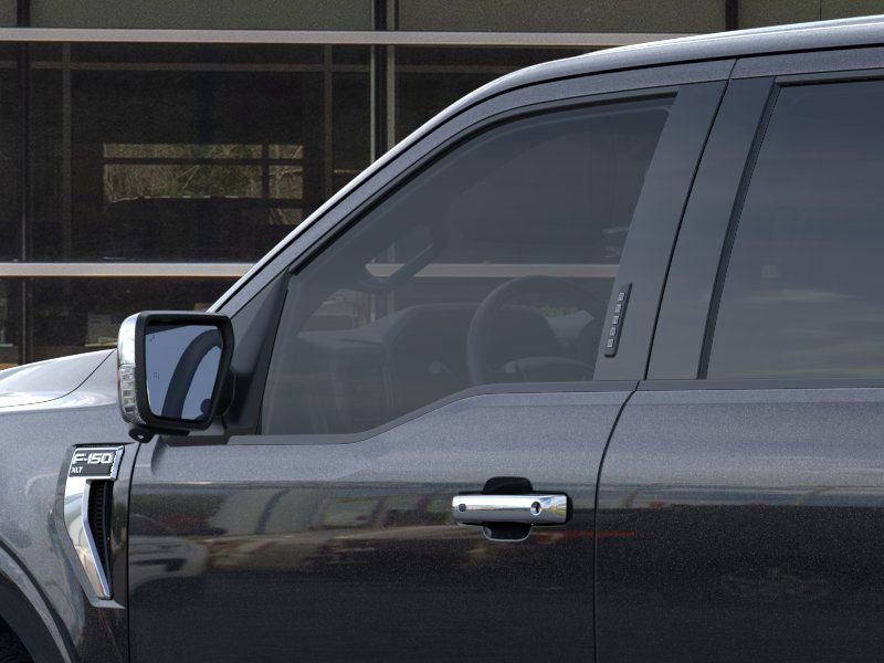 Vehicle image 21 of 23