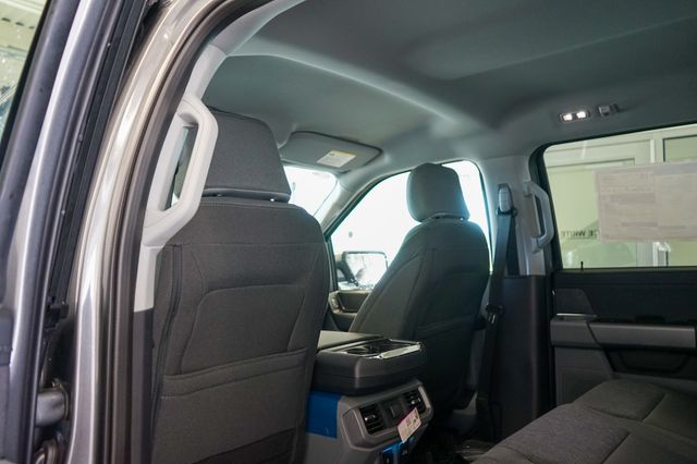 Vehicle image 21 of 25