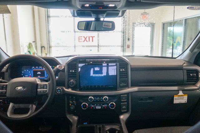 Vehicle image 23 of 25