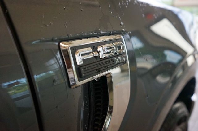 Vehicle image 10 of 25