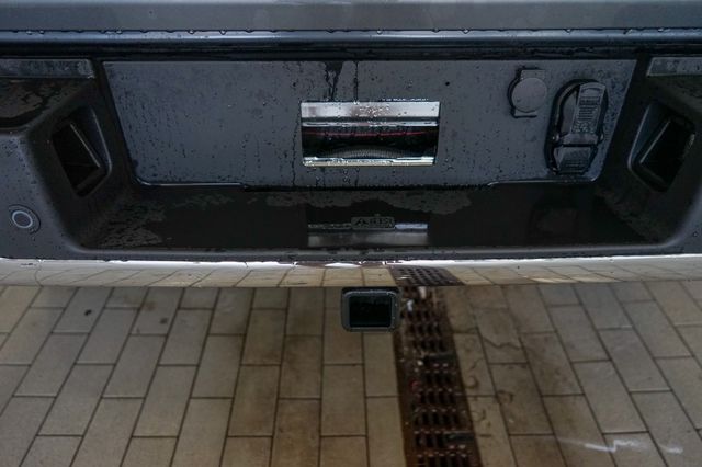 Vehicle image 8 of 25