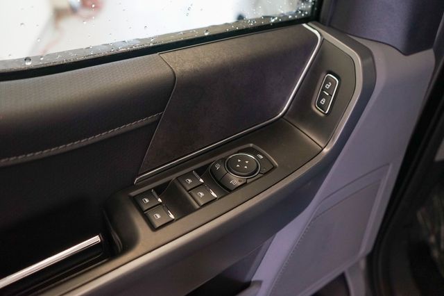 Vehicle image 12 of 25