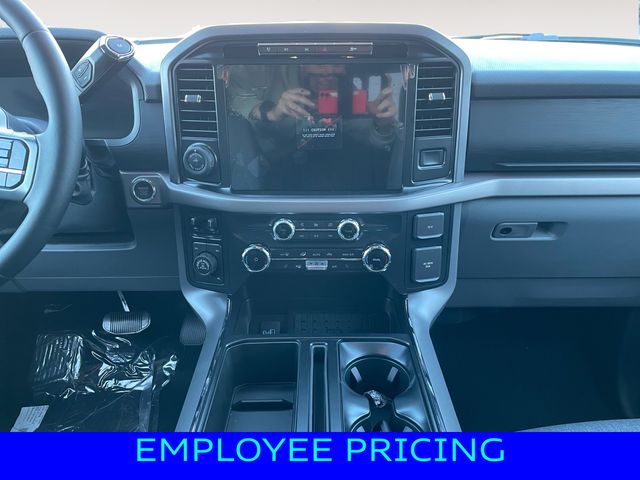 Vehicle image 11 of 15