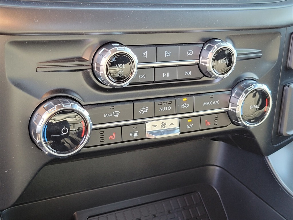 Vehicle image 14 of 15