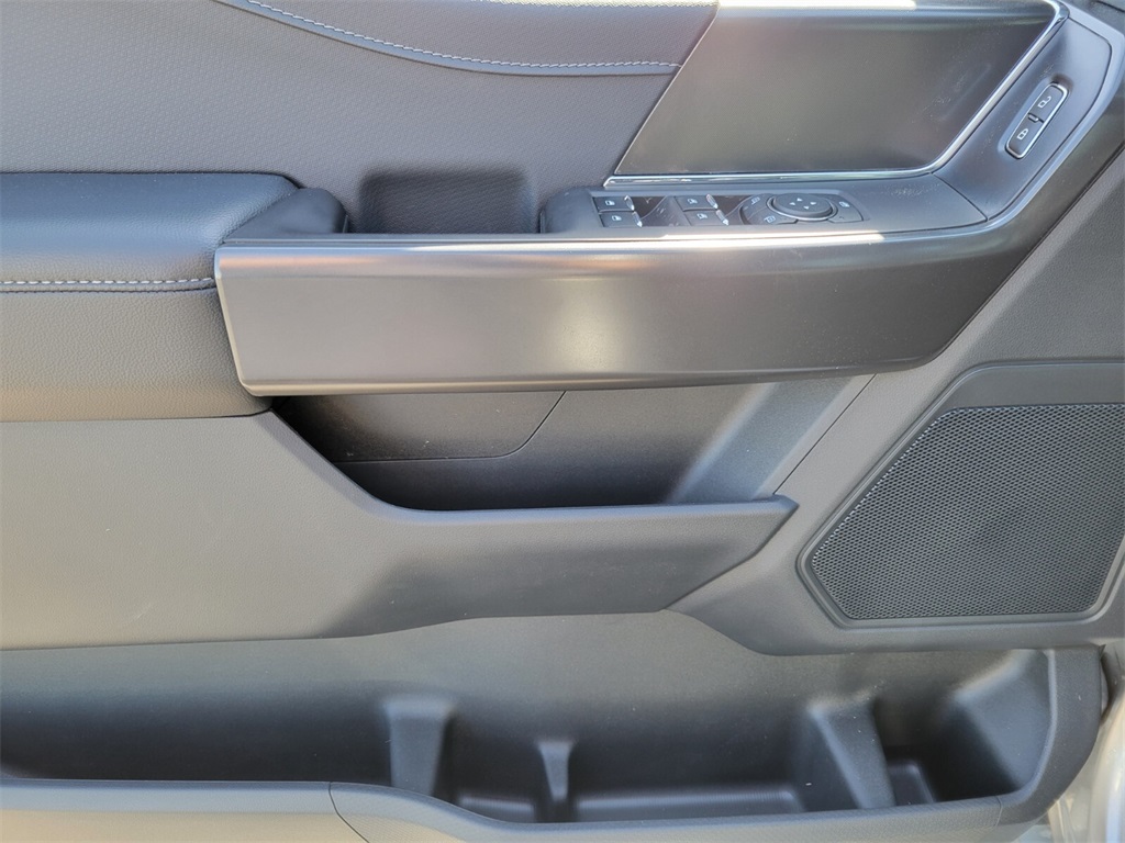 Vehicle image 10 of 15