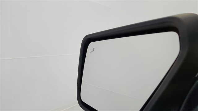 Vehicle image 21 of 24