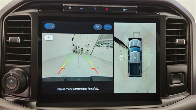 Vehicle image 17 of 24
