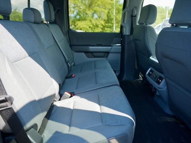 Vehicle image 10 of 39
