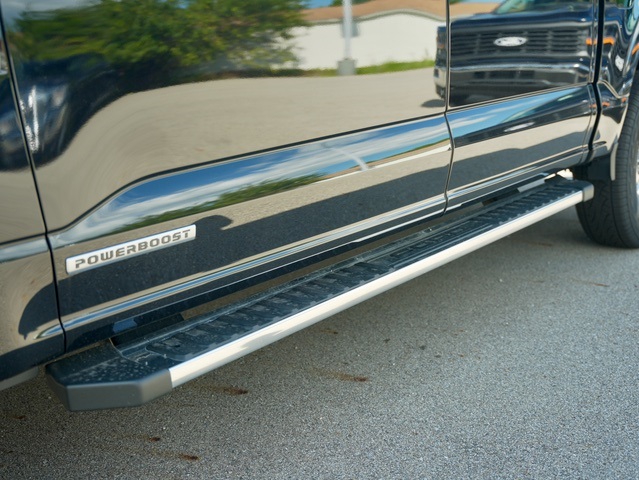 Vehicle image 32 of 39