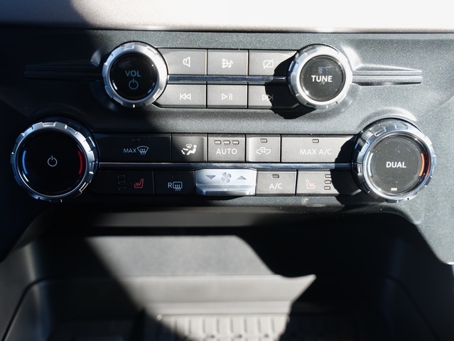 Vehicle image 23 of 41