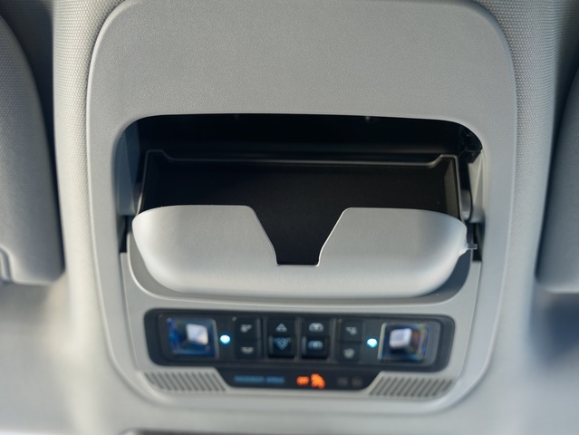 Vehicle image 31 of 41