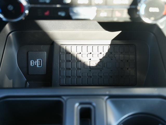 Vehicle image 24 of 41