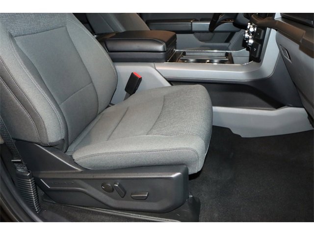 Vehicle image 18 of 28