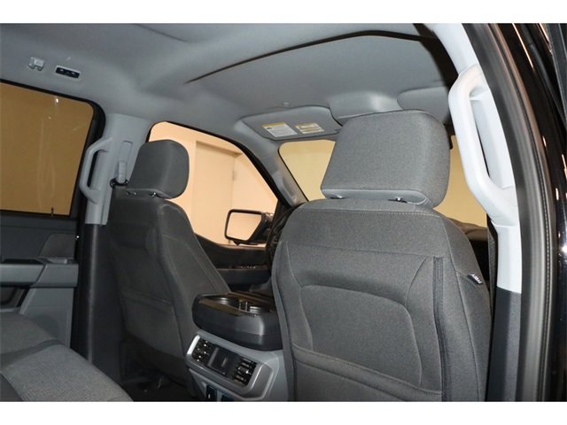 Vehicle image 17 of 28