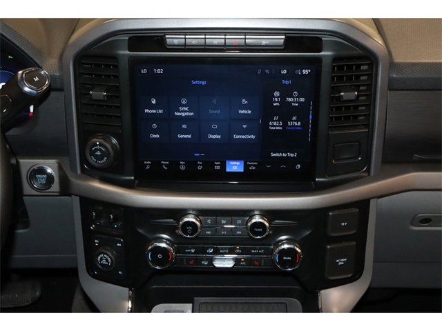 Vehicle image 23 of 28