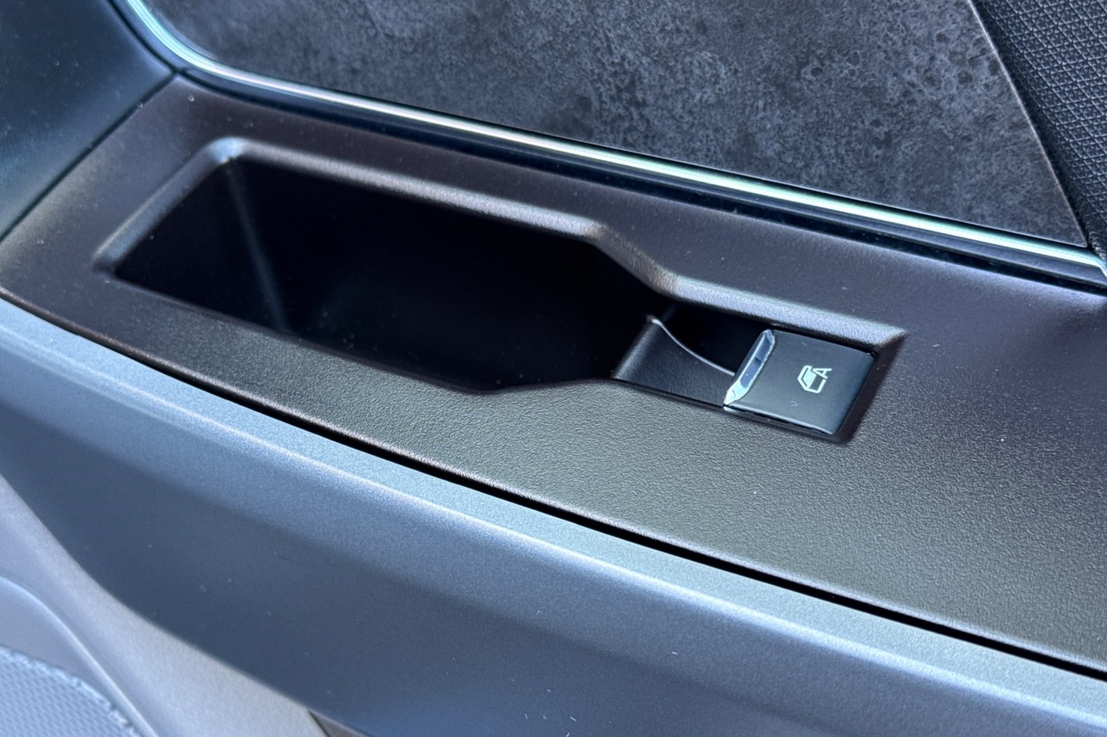 Vehicle image 29 of 57