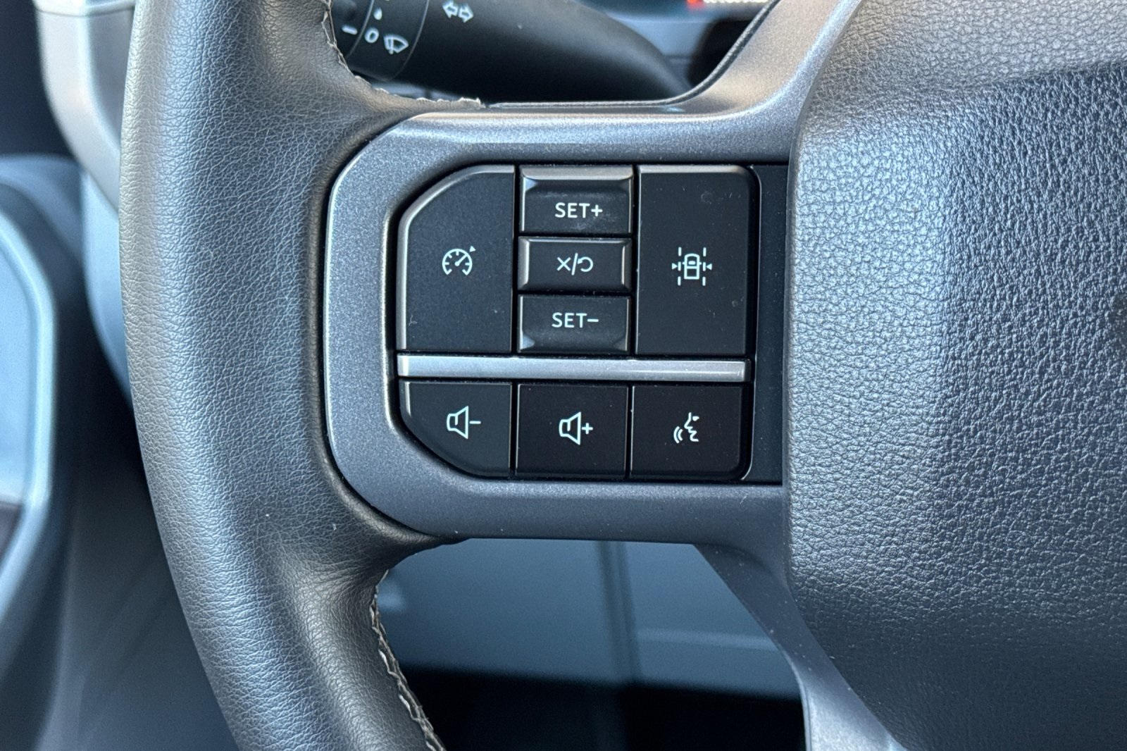 Vehicle image 33 of 57