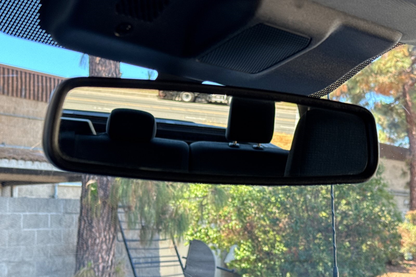 Vehicle image 37 of 57