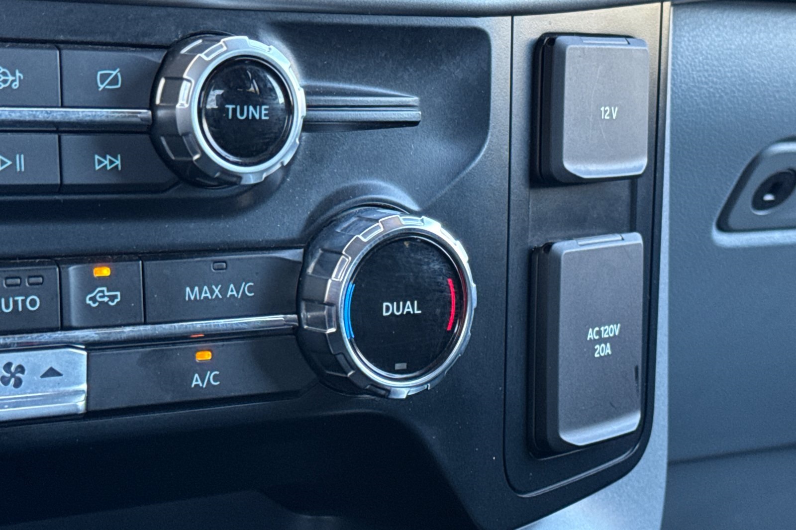 Vehicle image 40 of 57