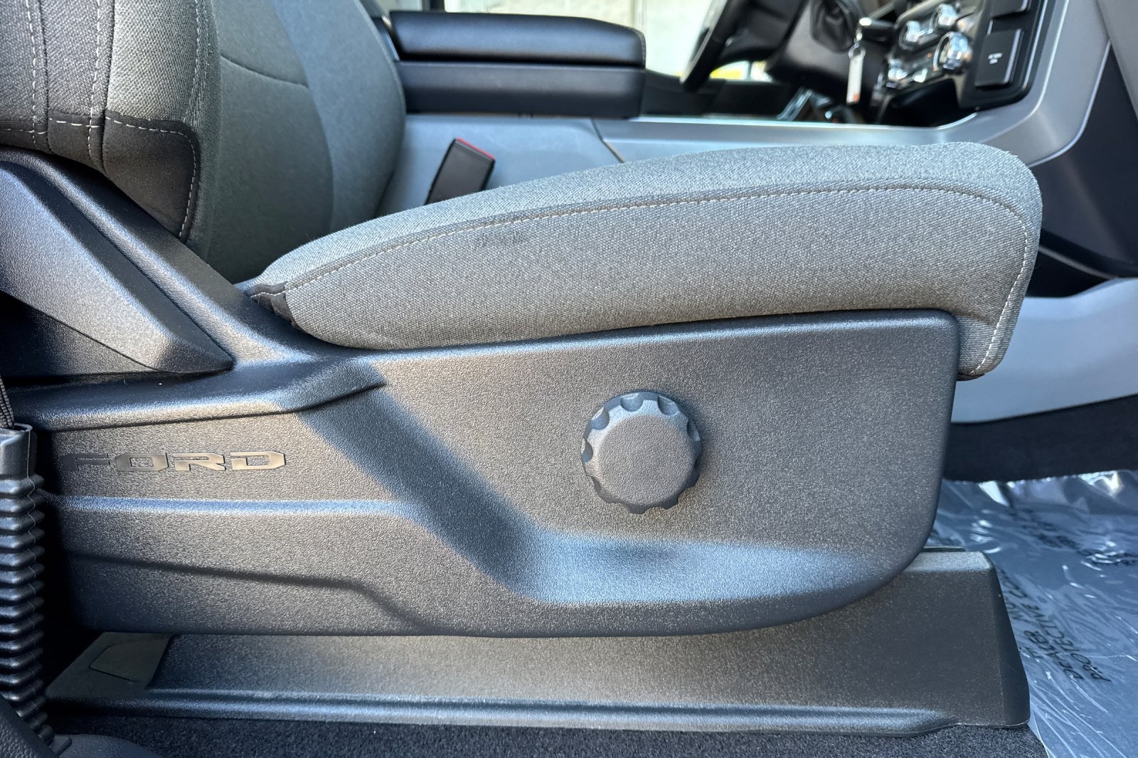 Vehicle image 46 of 57