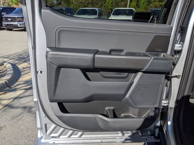 Vehicle image 31 of 45