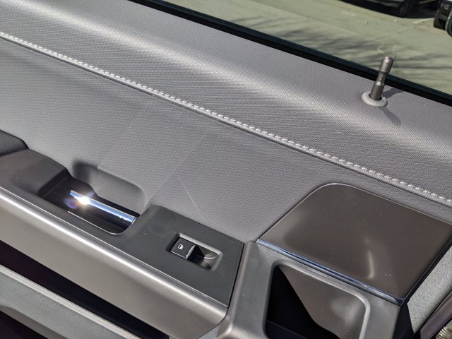Vehicle image 32 of 45