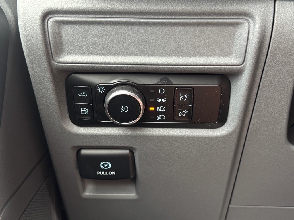 Vehicle image 15 of 22