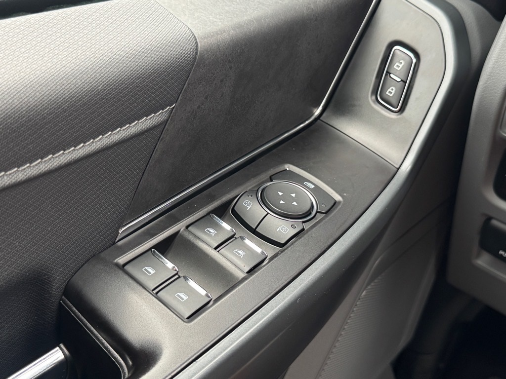 Vehicle image 16 of 22