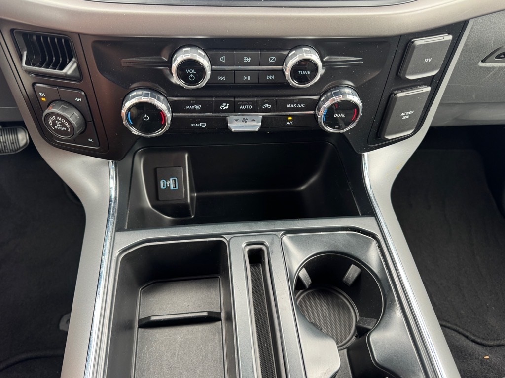 Vehicle image 14 of 22
