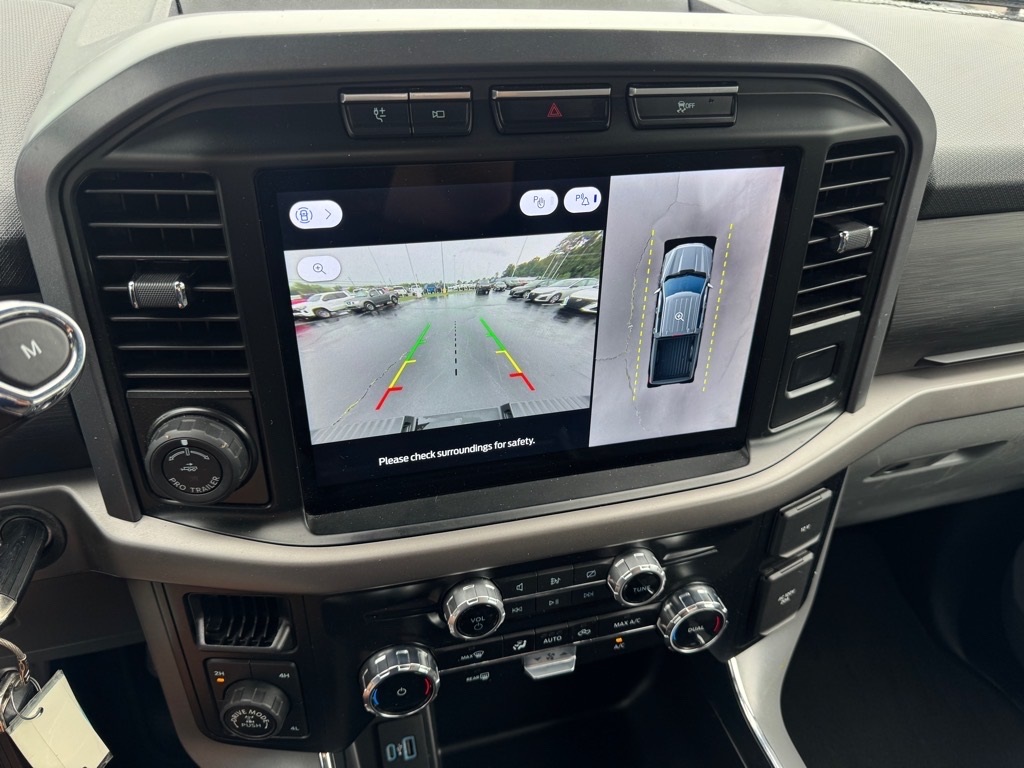 Vehicle image 13 of 22