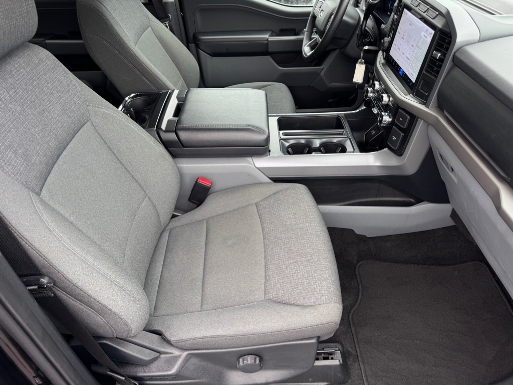 Vehicle image 17 of 22