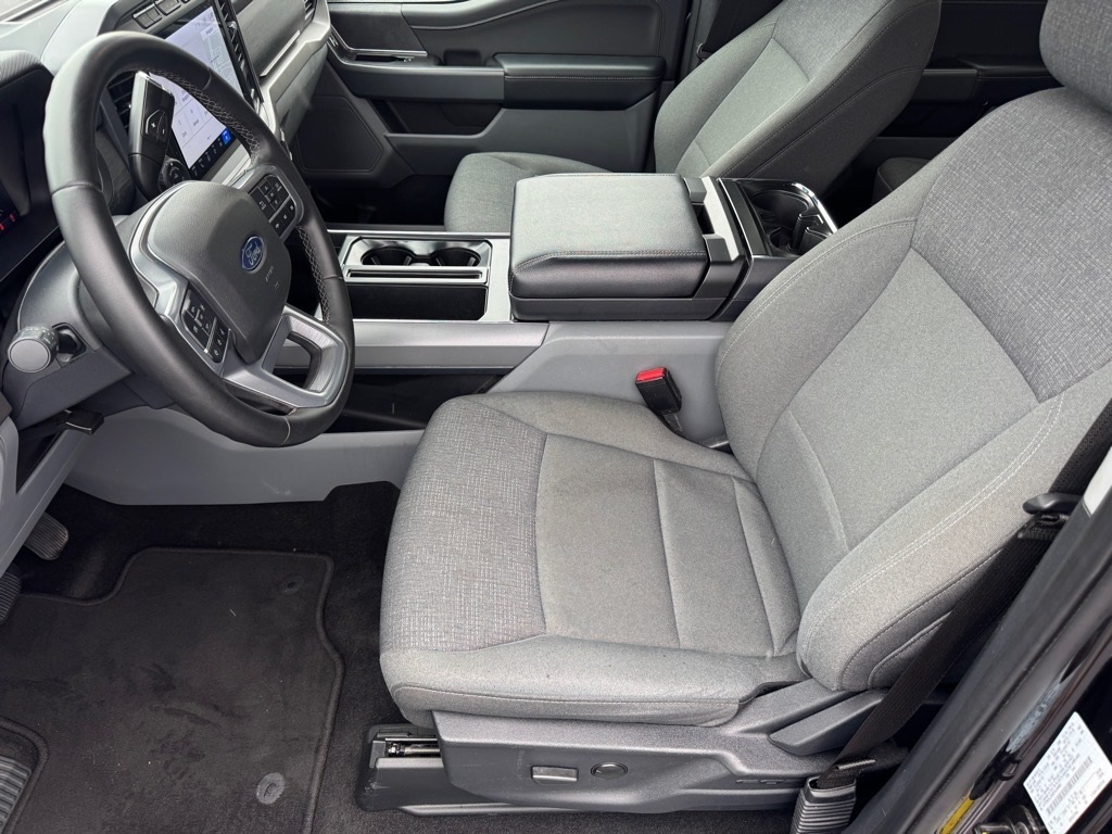 Vehicle image 10 of 22
