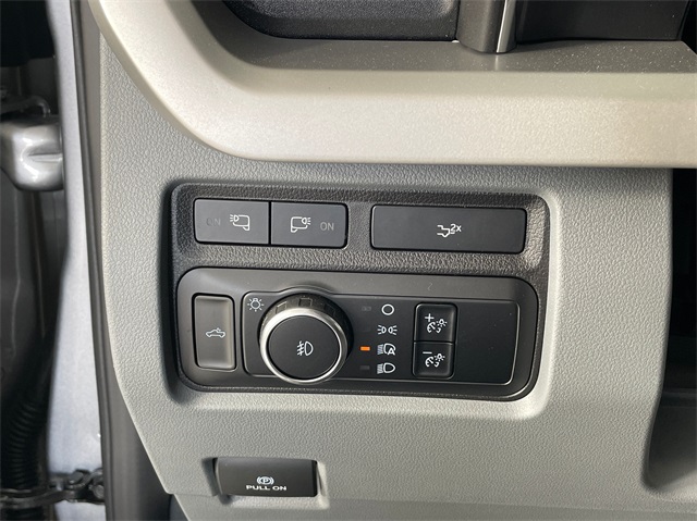 Vehicle image 17 of 23