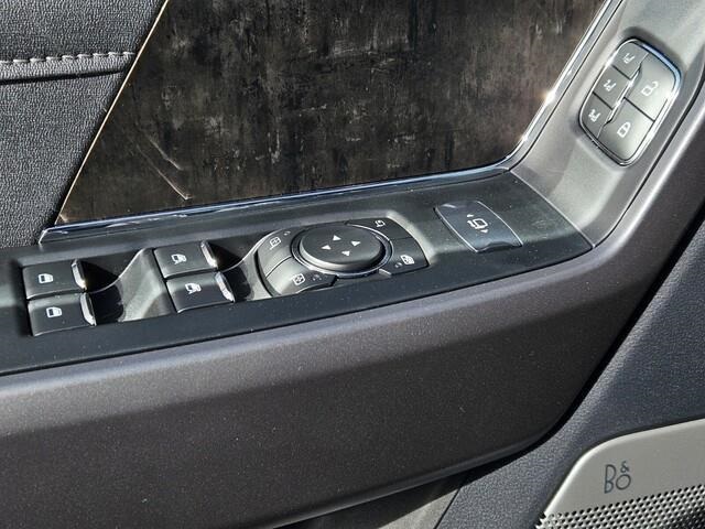 Vehicle image 11 of 22